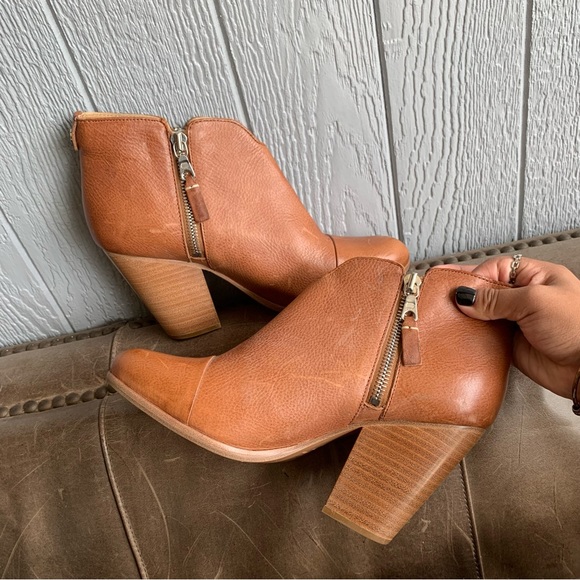 Rag and bone Margot side zip ankle boots in the color tan - Picture 6 of 9